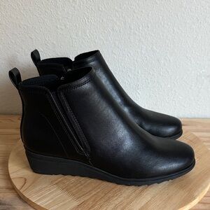 Easy Spirit Women's Yuna Round Toe Casual Wedge Booties